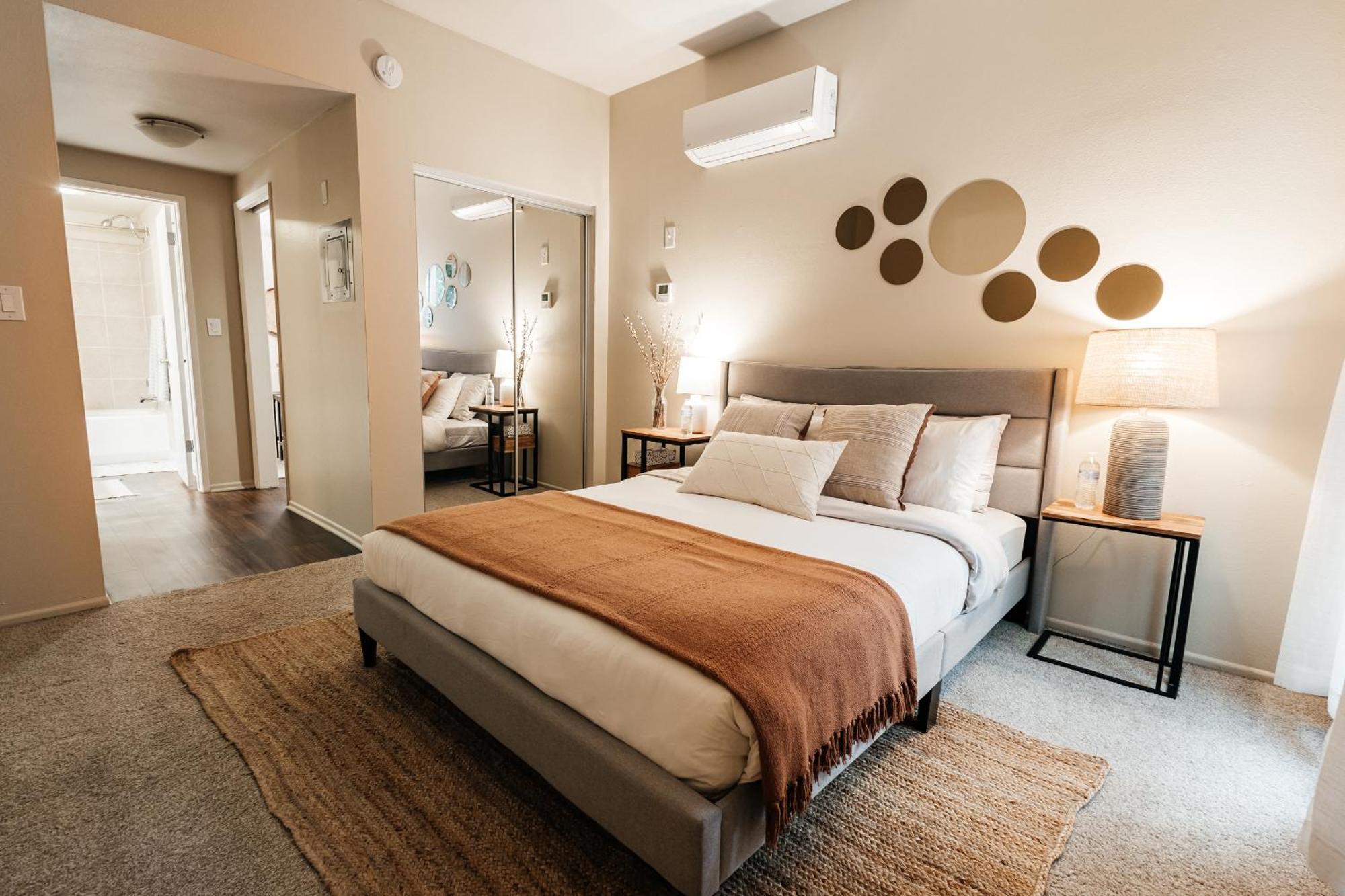 All You Need 1bd In Weho Apartment *