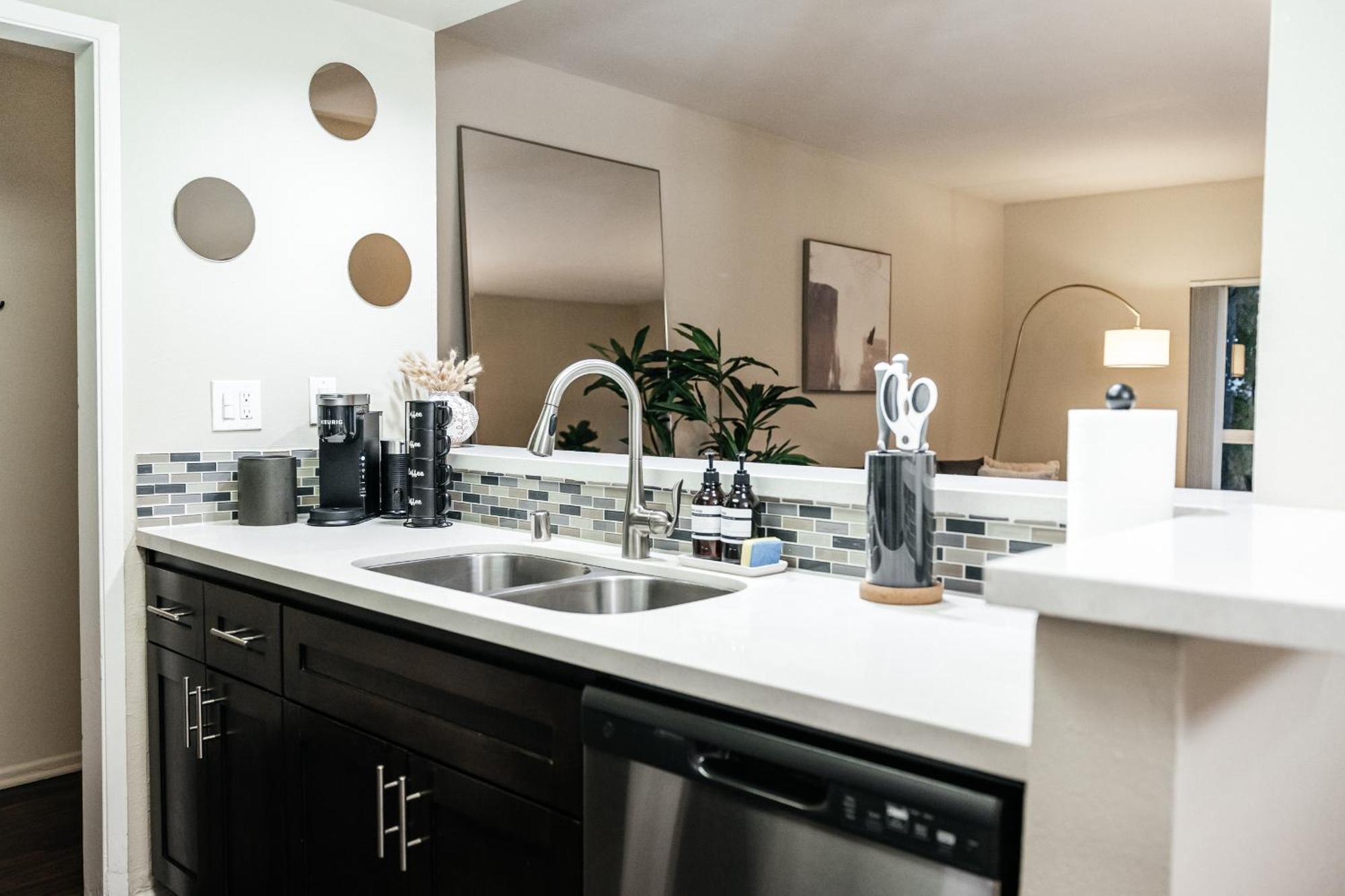 All You Need 1bd In Weho Apartment *
