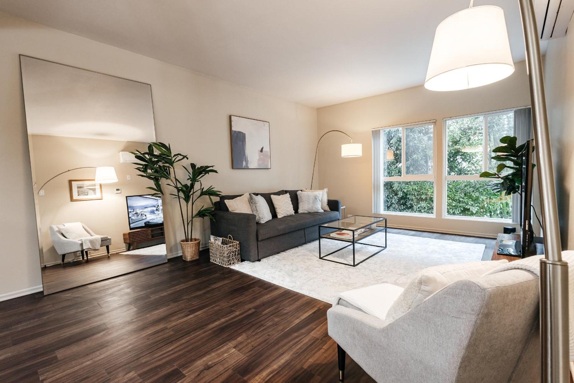 All You Need 1bd In Weho Apartment